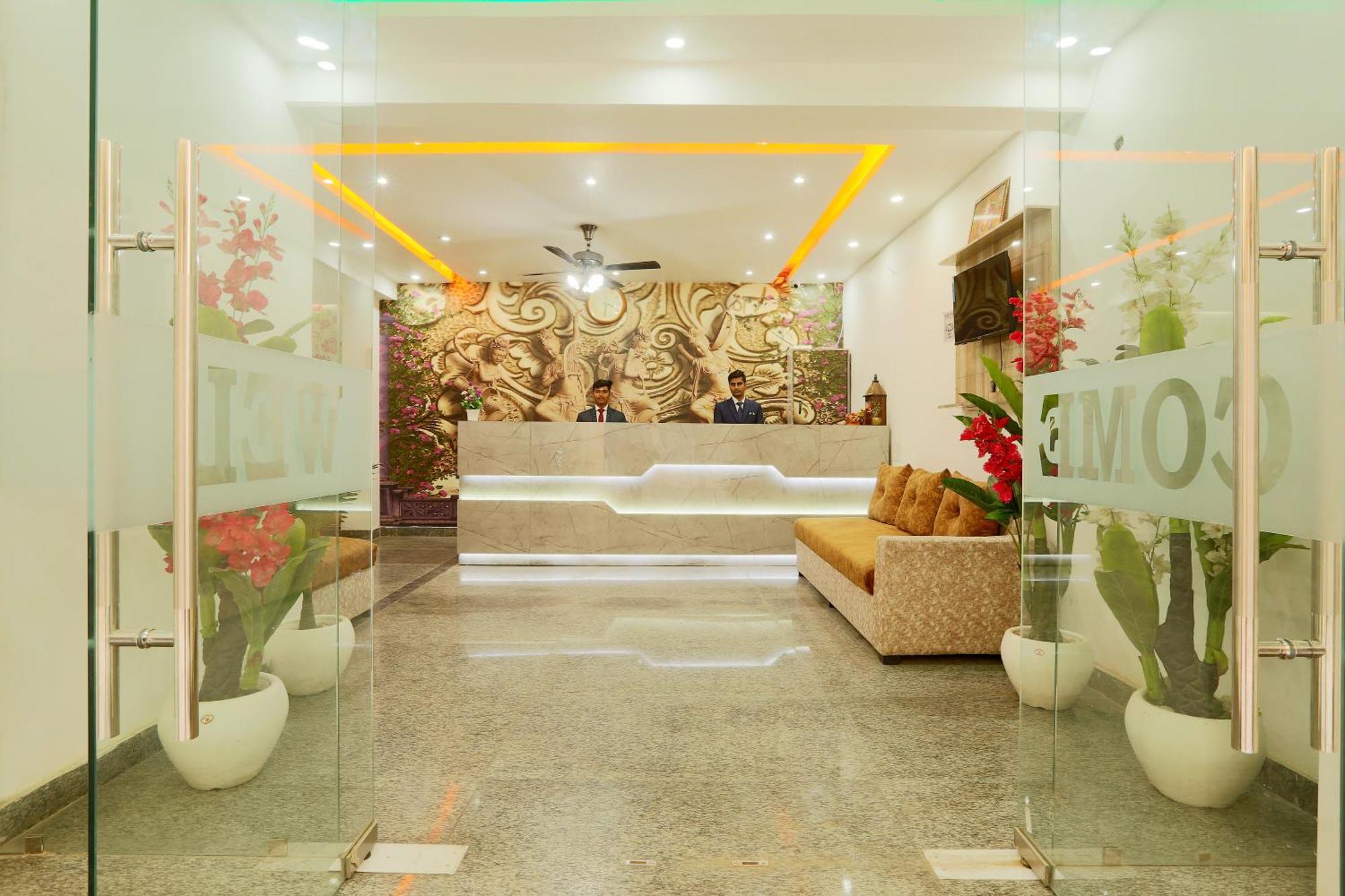 Roomsity Pride New Delhi