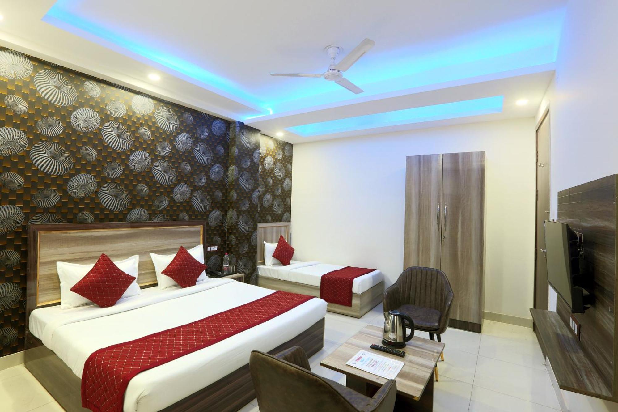 Roomsity Pride New Delhi