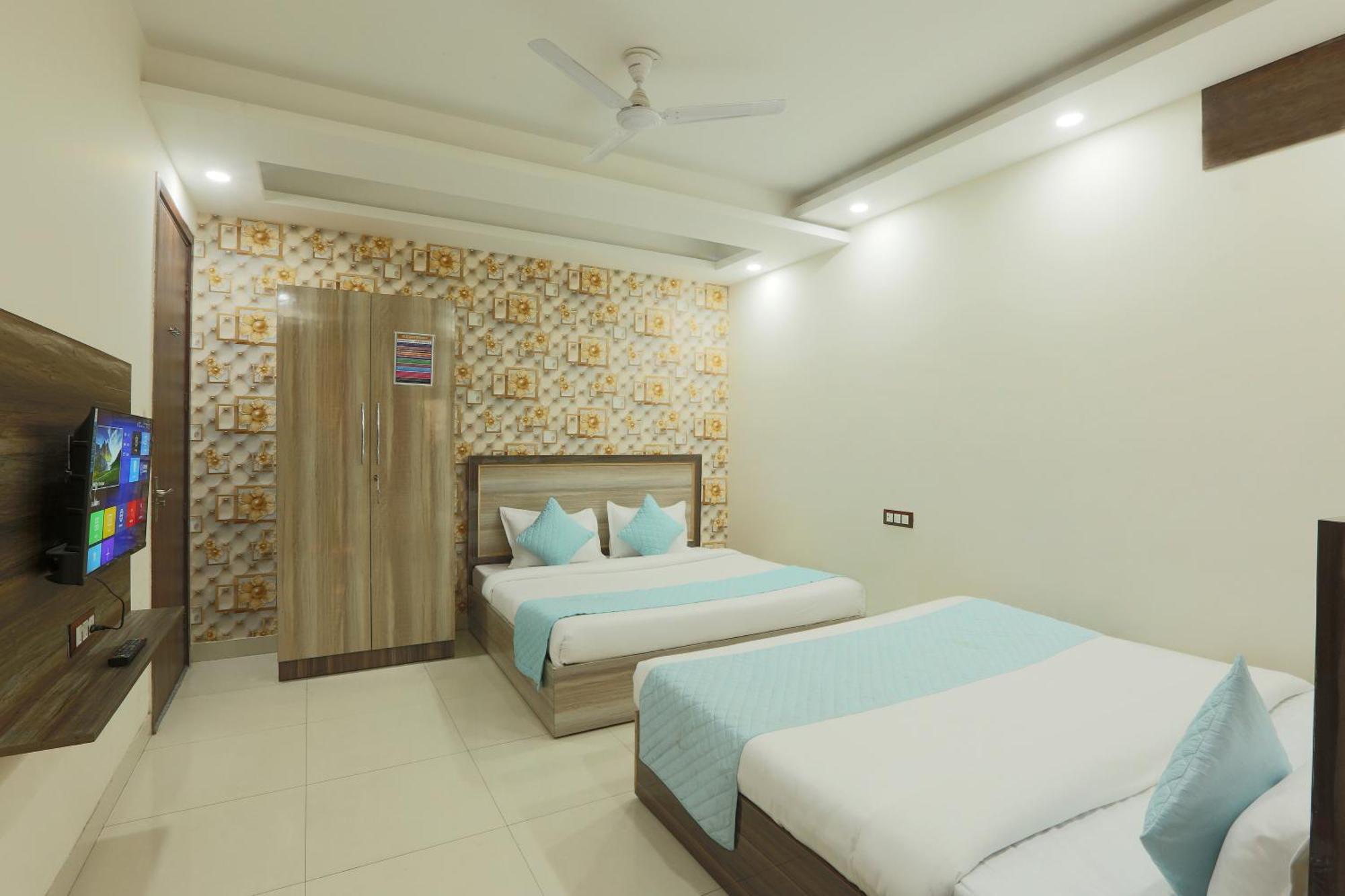 Roomsity Pride Hotel