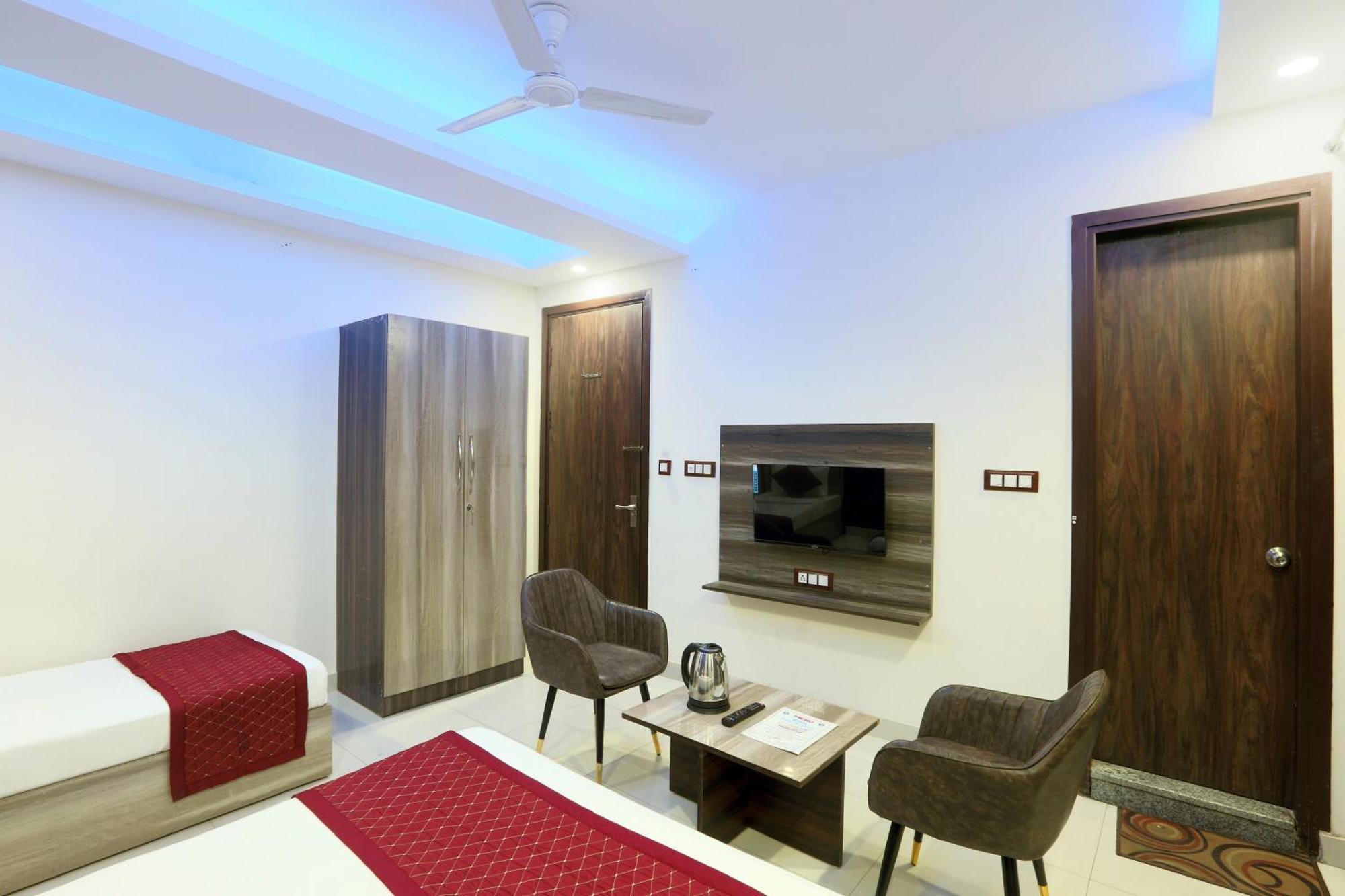 Roomsity Pride Hotel