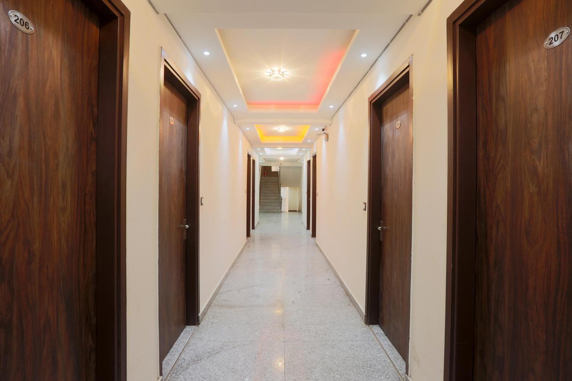 Roomsity Pride Hotel
