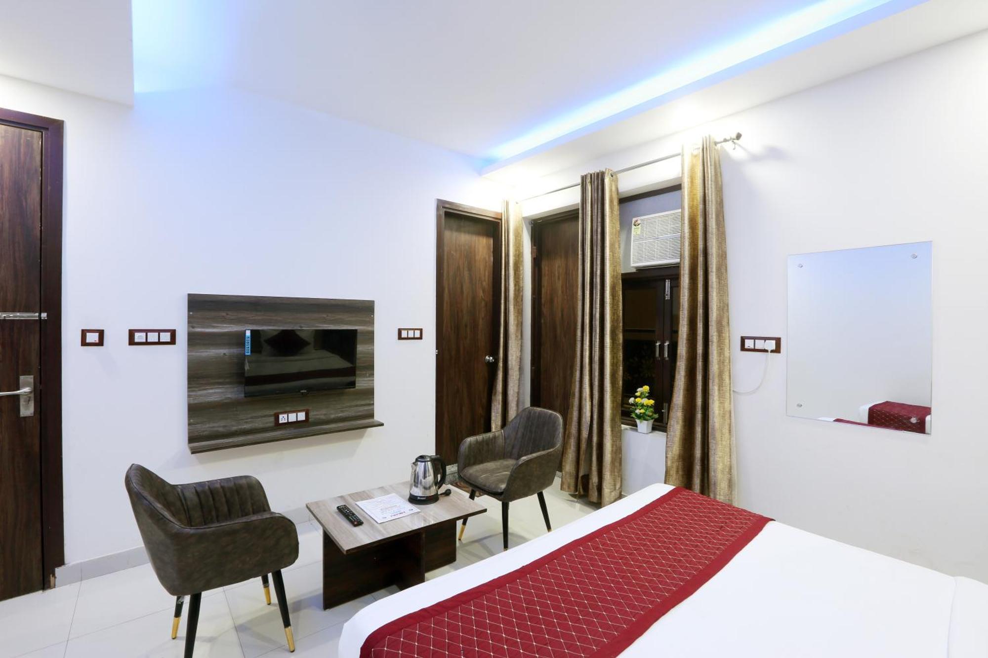 Roomsity Pride 3*