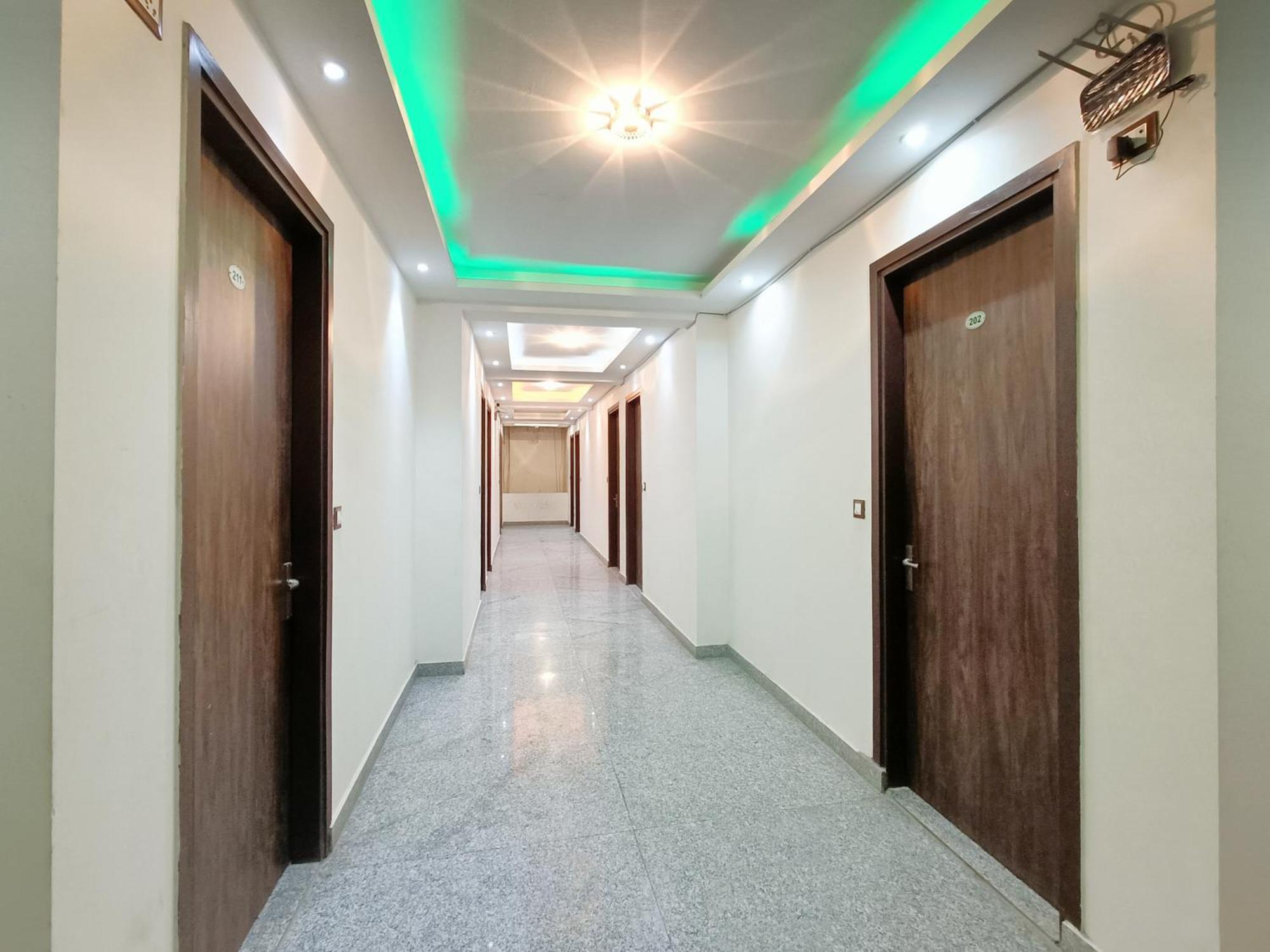 Roomsity Pride Hotel New Delhi