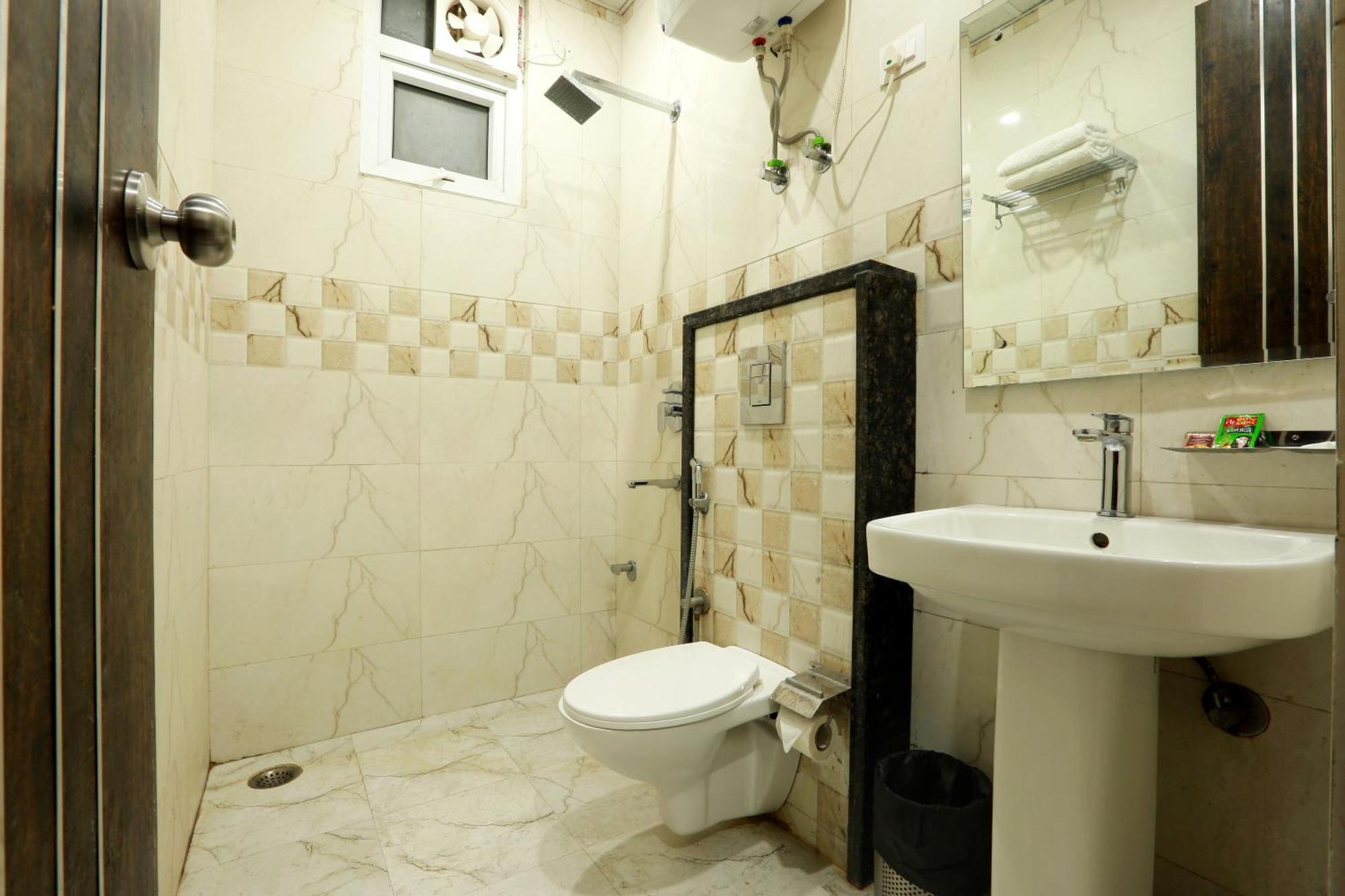 Roomsity Pride Hotel 3*