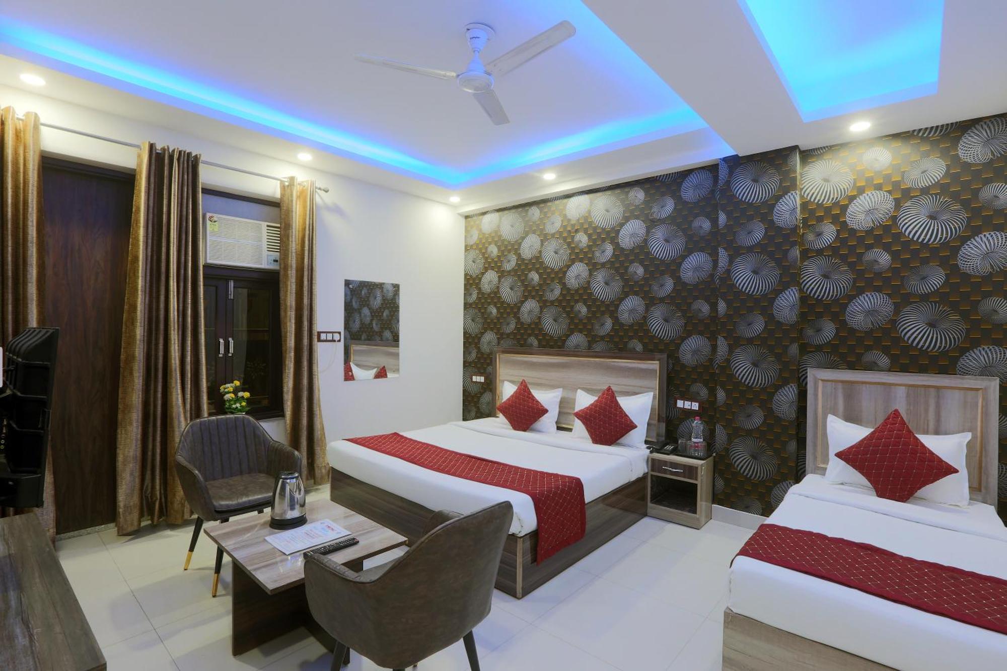 Roomsity Pride 3* New Delhi