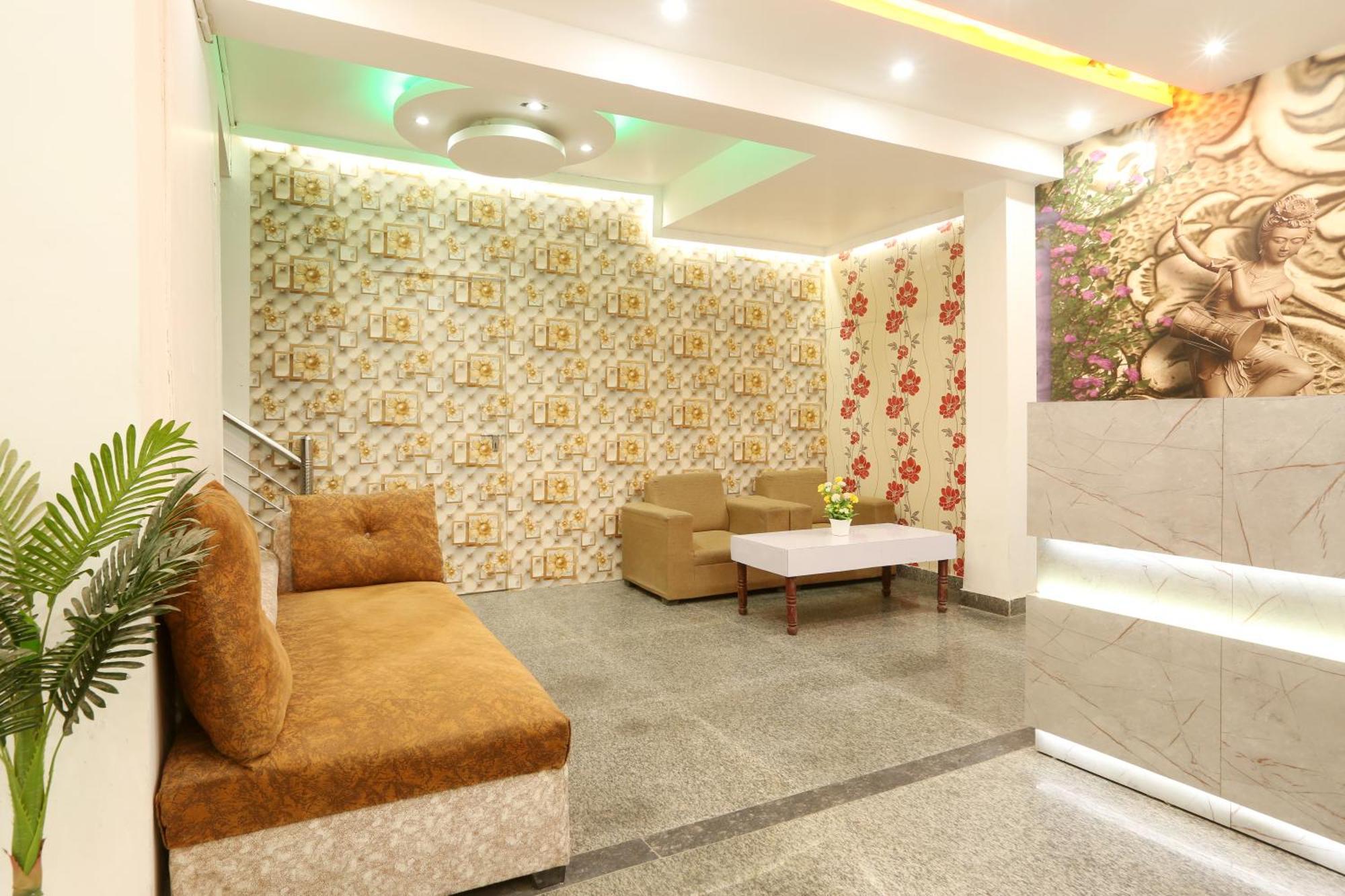 Roomsity Pride Hotel 3*