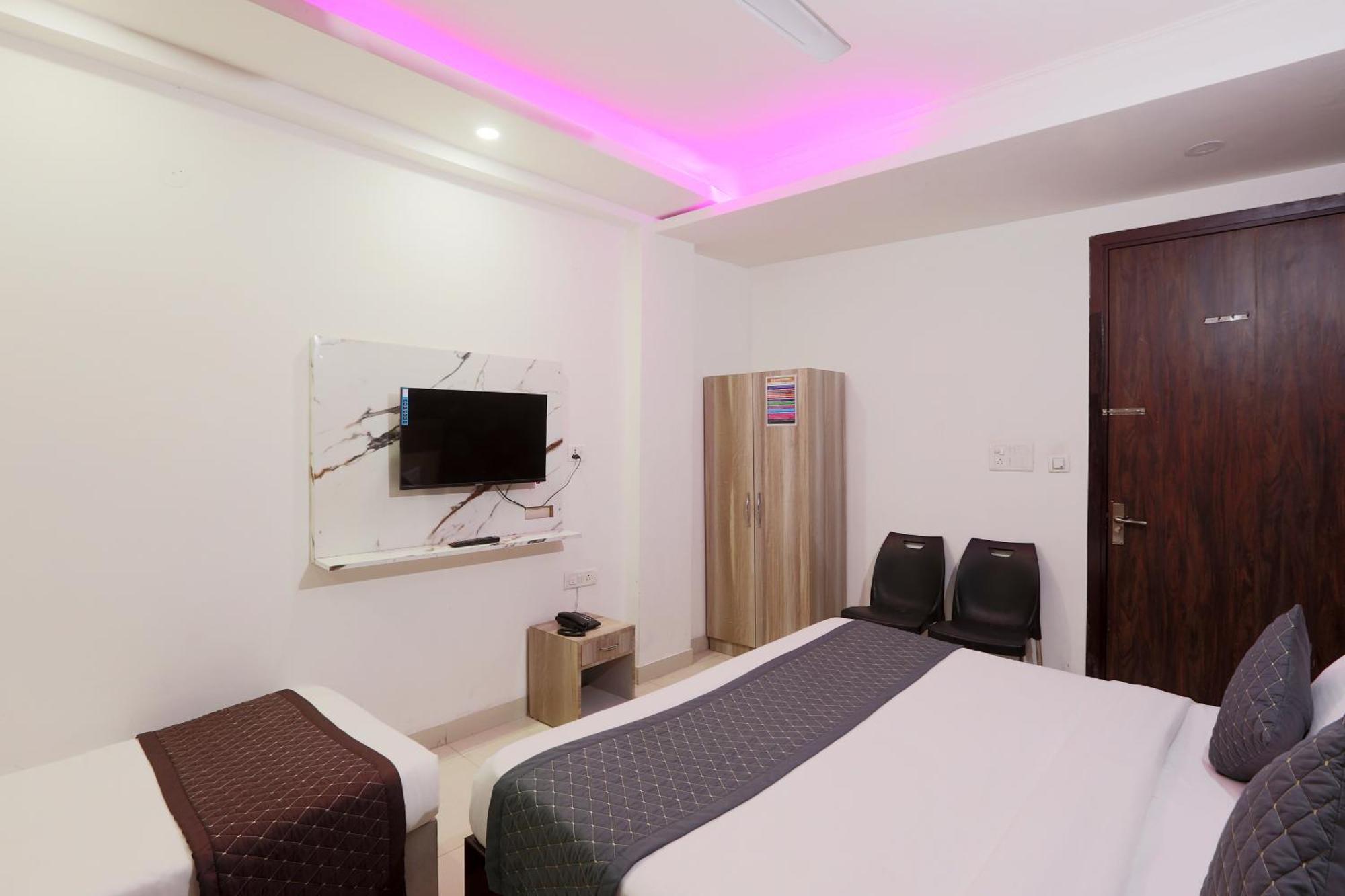 Hotel Roomsity Pride